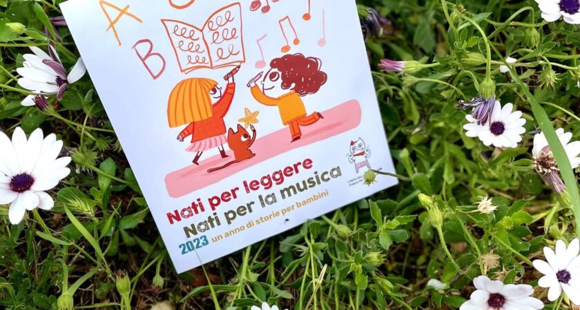 I calendari Nati per leggere e Nati per la musica in dono ai bambini di Dorgali​